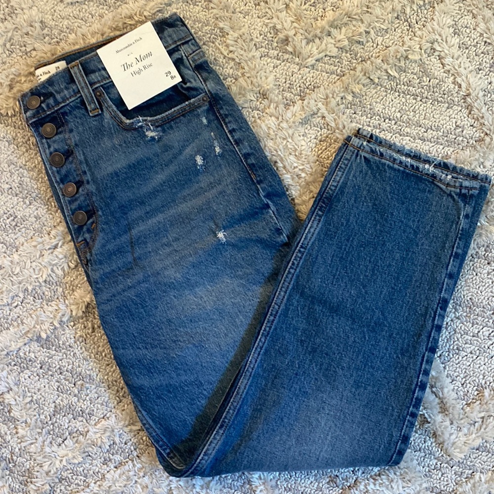 NWT! Abercrombie & Fitch medium wash jeans - size 29/8R
